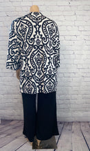 Load image into Gallery viewer, B&amp;W Paisley Cardigan